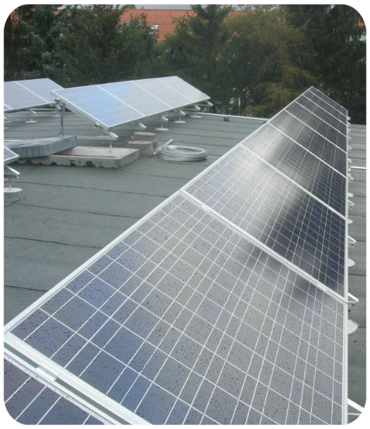 PV-Module auf dem Flachdach